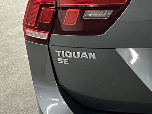 Used 2020 Volkswagen Tiguan SE w/ Panoramic Sunroof Package image 36