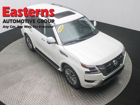 Used 2023 Nissan Armada SL w/ Captain's Chairs Package image 3