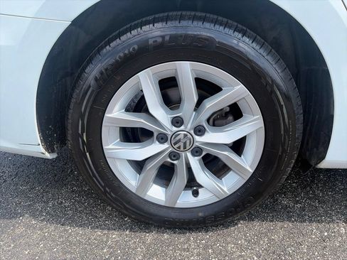 Used 2017 Volkswagen Passat 1.8T S FWD image 10