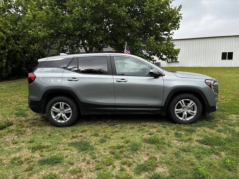Used 2024 GMC Terrain SLE FWD image 6