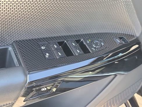 Used 2025 BMW 740i RWD image 19