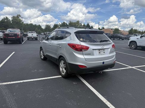 Used 2011 Hyundai Tucson GLS FWD image 5