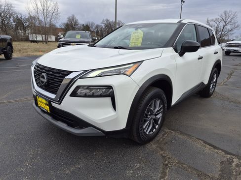 Used 2023 Nissan Rogue S image 4