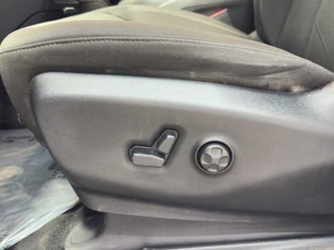 Used 2020 Chrysler Pacifica Touring w/ S Appearance Package FWD image 22
