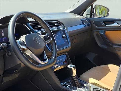 Used 2022 Volkswagen Tiguan SE AWD/4WD image 14