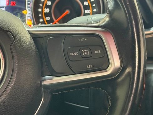 Used 2020 Jeep Gladiator Overland AWD/4WD image 14