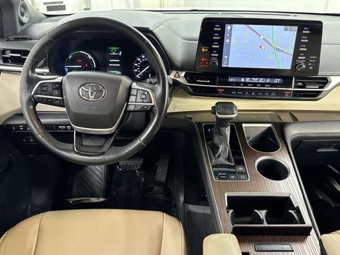 Used 2022 Toyota Sienna XLE image 26