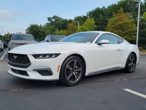 Used 2025 Ford Mustang Coupe RWD image 23