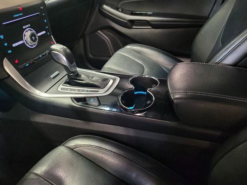 Used 2018 Ford Edge Titanium FWD image 26