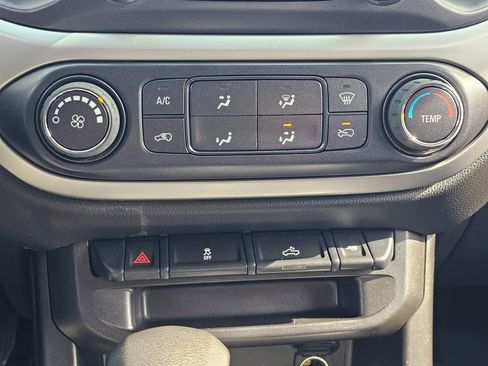 Used 2022 Chevrolet Colorado LT AWD/4WD image 29