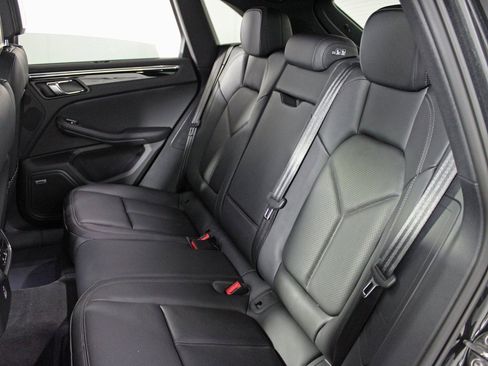 Used 2025 Porsche Macan Turbo image 34