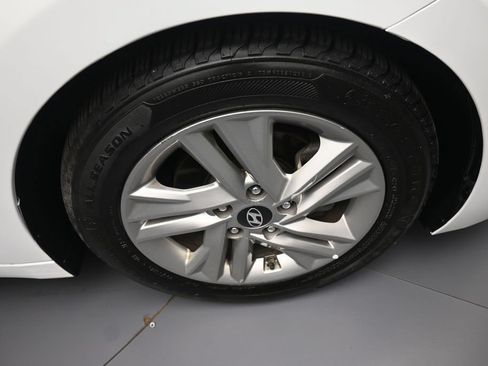 Used 2019 Hyundai Elantra SEL FWD image 12