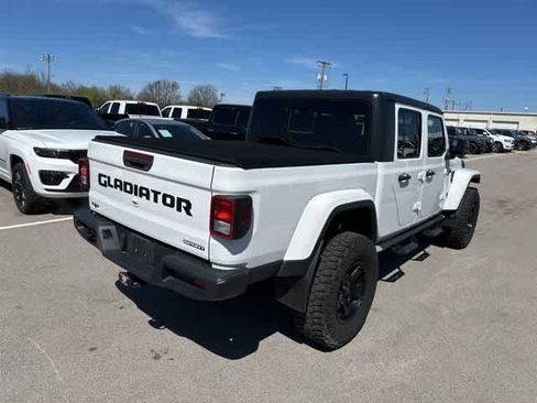 Used 2021 Jeep Gladiator Sport image 16
