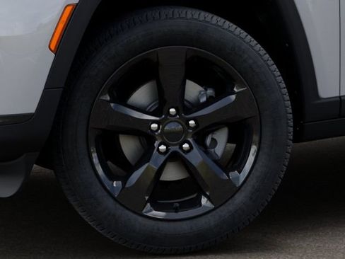 New 2025 Jeep Grand Cherokee L Altitude AWD/4WD image 8