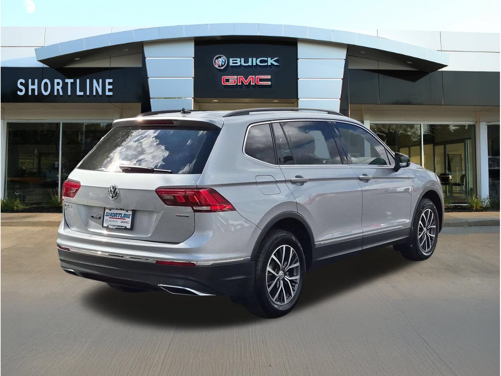 Used 2020 Volkswagen Tiguan SE w/ Panoramic Sunroof Package AWD/4WD image 3