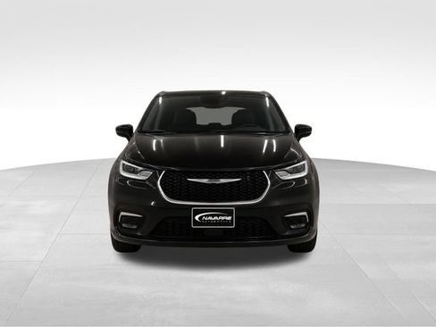 Used 2023 Chrysler Pacifica Touring-L FWD image 2