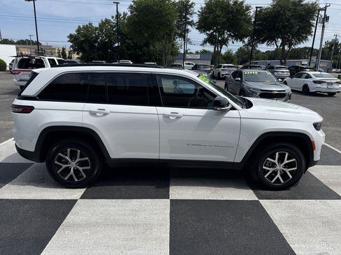 Used 2025 Jeep Grand Cherokee Limited RWD image 3