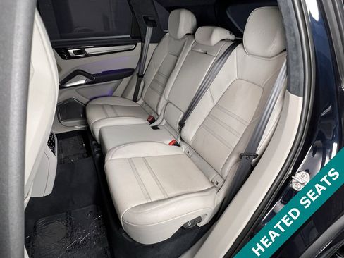 Used 2022 Porsche Cayenne Turbo image 9