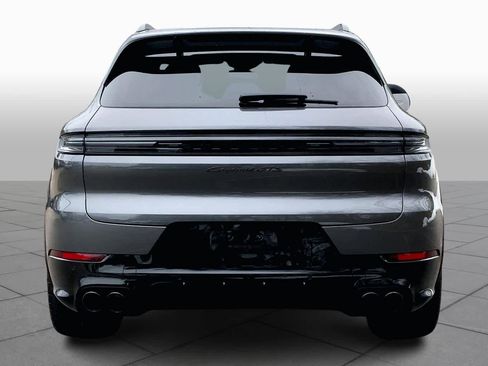 Used 2025 Porsche Cayenne GTS image 4