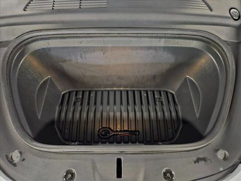 Used 2020 Tesla Model Y Long Range image 21