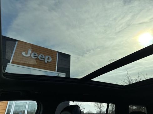 Used 2024 Jeep Grand Cherokee L Limited w/ Luxury Tech Group II image 39