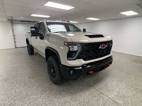 New 2026 Chevrolet Silverado 2500 ZR2 AWD/4WD image 2