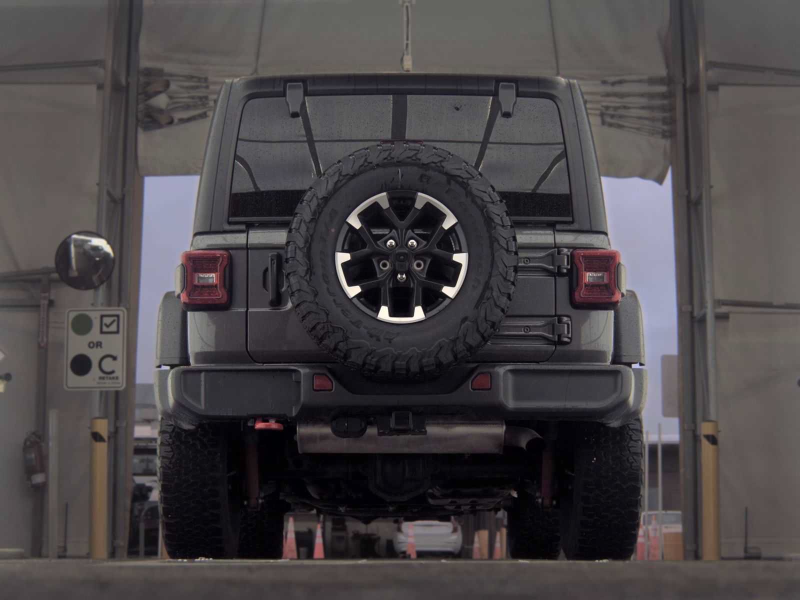 Used 2025 Jeep Wrangler Unlimited Rubicon w/ Convenience Group AWD/4WD image 6