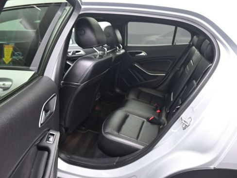 Used 2020 Mercedes-Benz GLA 250 4MATIC image 32