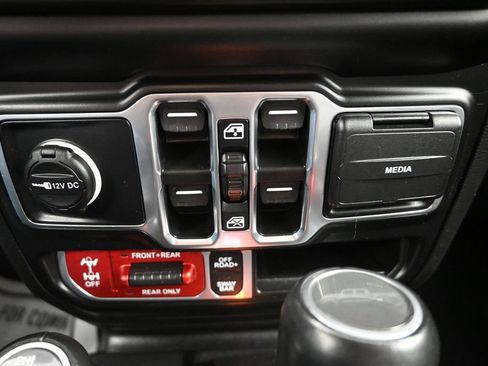 Used 2022 Jeep Gladiator Rubicon w/ LED Lighting Group AWD/4WD image 20