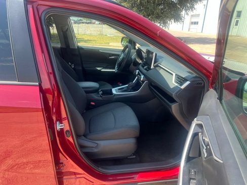 Used 2025 Toyota RAV4 XLE FWD image 16