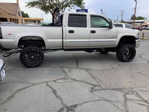 Used 2006 GMC Sierra 2500 SLE w/ Onstar Plus Package AWD/4WD image 14