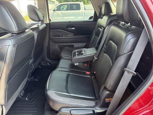 Used 2022 Nissan Pathfinder SL AWD/4WD image 10