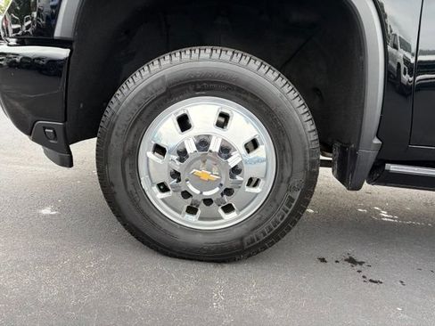 Used 2025 Chevrolet Silverado 3500 High Country AWD/4WD image 9