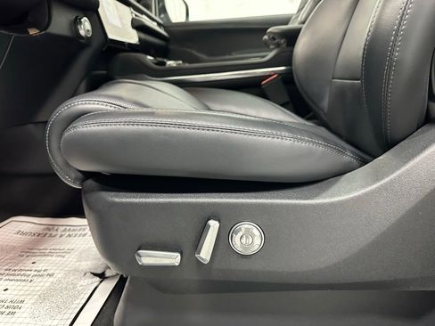 Used 2025 Lincoln Navigator Reserve image 12