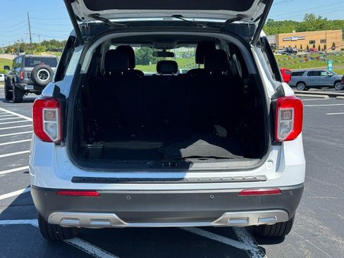 Used 2022 Ford Explorer XLT w/ Equipment Group 202A AWD/4WD image 5