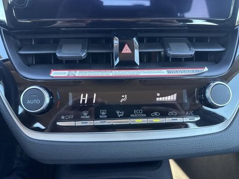 Used 2025 Toyota Corolla LE image 30