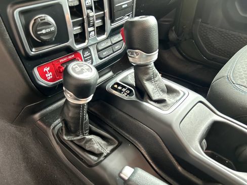 Used 2024 Jeep Wrangler Unlimited Rubicon 4xe AWD/4WD image 18