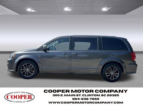 Used 2018 Dodge Grand Caravan GT FWD image 2