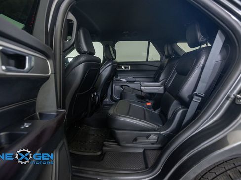 Used 2020 Ford Explorer XLT w/ Equipment Group 202A AWD/4WD image 29