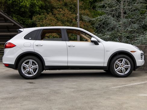 Used 2014 Porsche Cayenne Diesel AWD/4WD image 12