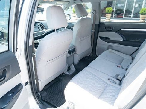 Used 2019 Toyota Highlander LE FWD image 26