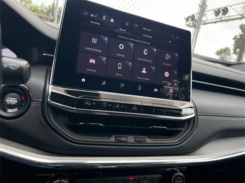 Used 2022 Jeep Compass Limited image 16