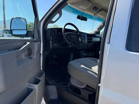 Used 2016 GMC Savana 3500 LT w/ LT Preferred Equipment Group RWD image 15