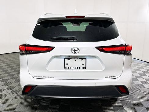 Used 2023 Toyota Highlander Limited image 4