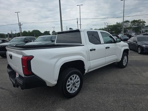 Used 2024 Toyota Tacoma SR AWD/4WD image 4