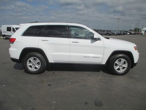 Used 2014 Jeep Grand Cherokee Laredo w/ Security & Convenience Group image 2