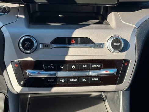 Used 2023 Ford Explorer XLT w/ Equipment Group 202A image 25