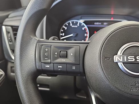 Used 2024 Nissan Rogue SV image 17