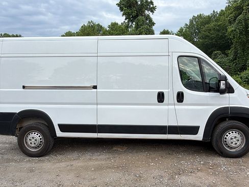 Used 2024 RAM ProMaster 2500 w/ Convenience Group FWD image 7