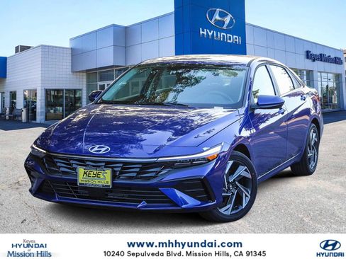 New 2025 Hyundai Elantra SEL image 1